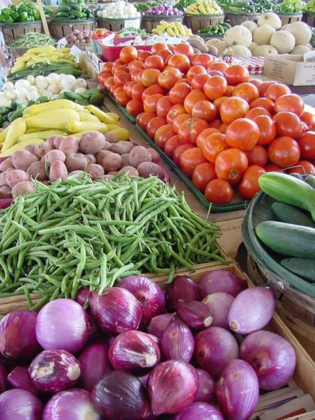 Selling Fresh Produce at Farmers' Markets